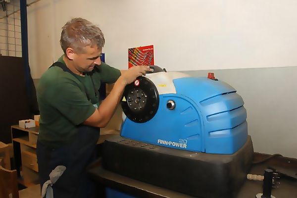 Výroba hydraulických hadic, opravy hydraulických válců, montáž kamerových systému